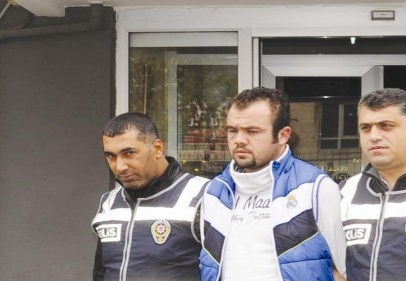 Kuyumcu dükkanında altın çaldılar