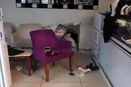 Kuyumcu soyguncuları polisten kaçamadı 
