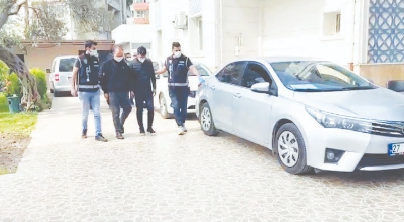 Kuyumcu şüphelendi, sahte dolar çetesi çökertildi