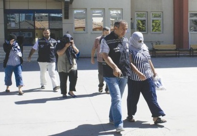 Kuyumcudan hırsızlık yapan üç kadın yakalandı