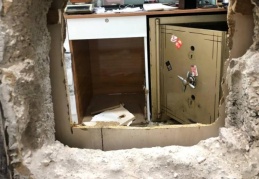 Kuyumcuya giren 4 hırsız 1,5 kiloluk altınla kayıplara karıştı