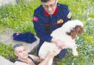 Kuyuya düşen kuzuyu itfaiye kurtardı 
