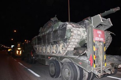 Kuzey Irak sınıra giden barış gücüne ait tanklar Gaziantep&#039;e ulaştı