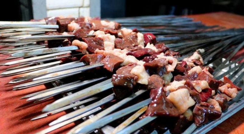 Kuzu ciğerine bir ayda üç kez zam gelirken, kilogram fiyatı 110 liraya ulaştı.