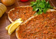 Lahmacun mu? Pizza mı?