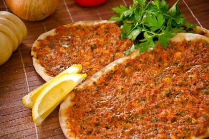 Lahmacun mu? Pizza mı?