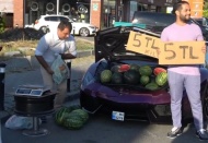 Lamborghini'yle karpuz satan İranlı'ya ceza verildi