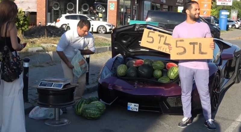 Lamborghini'yle karpuz satan İranlı'ya ceza verildi