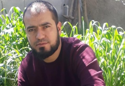 Lastiği patlayan motosiklet takla attı, sürücüsü öldü