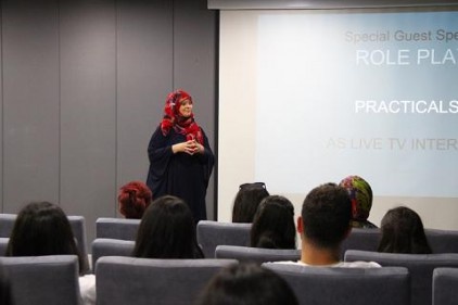 Lauren Booth HKÜ Öğrencilerine Ders Verecek