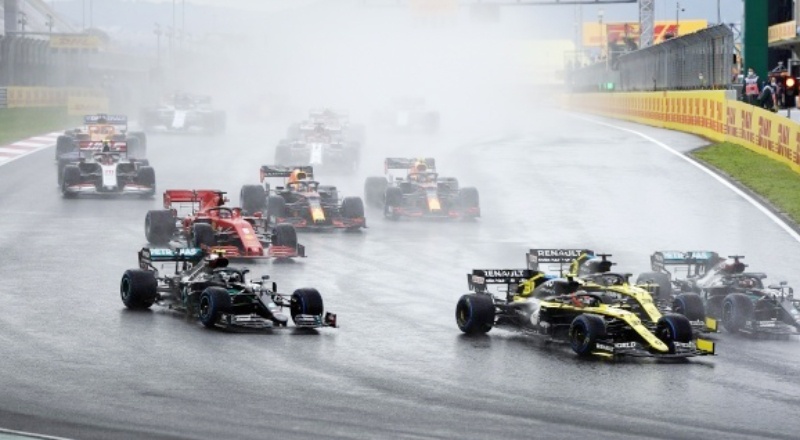 Lewis Hamilton, İstanbul'da şampiyonluğunu ilan etti