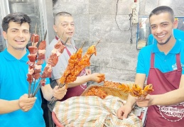 Lezzetli kebaplar halkın gönlünde taht kurdu