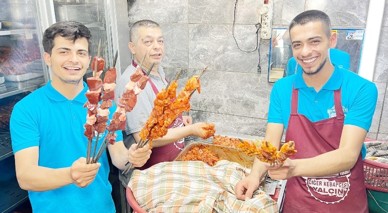 Lezzetli kebaplar halkın gönlünde taht kurdu
