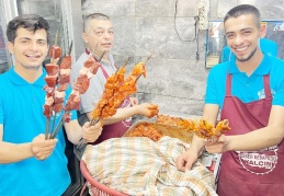 Lezzetli kebaplar halkın gönlünde taht kurdu