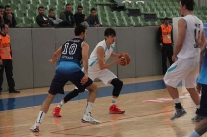 Lider &#8216;Zirve&#8217;yi&#8217; Kimseye Bırakmıyor
