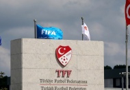 Ligden çekilen kulüplerin oyuncuları aynı veya farklı ligde üç kulübün müsabakalarında oynayabilecek