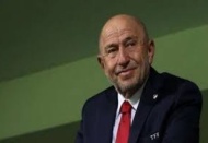 Ligleri ertelemeyen TFF Başkanı Nihat Özdemir’e suç duyurusu