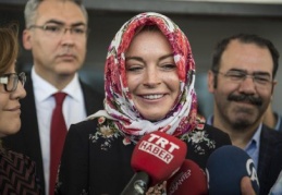 Lindsay Lohan mülteciler için geldi…
