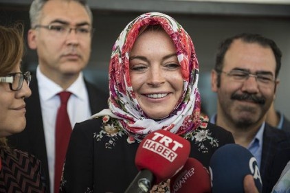 Lindsay Lohan mülteciler için geldi&#8230;
