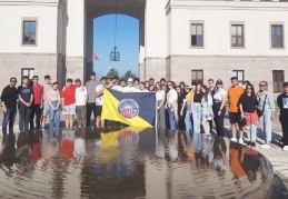 Lise öğrencileri üniversite gezisinde