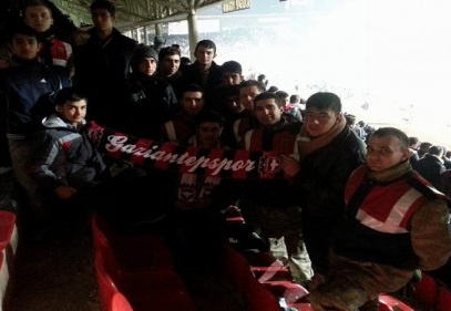 Lise öğrencilerini Gaziantepspor Beşiktaş maçına götürdüler