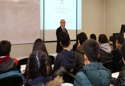 Lise son sınıf öğrencileri üniversite hazırlığında