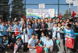 Lisede yapılan halı saha törenle hizmete açıldı
