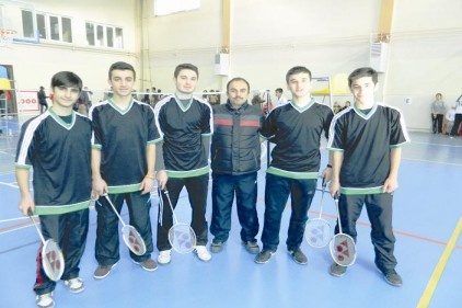 Liseler Arası Genç Erkekler Badminton Turnuvasında Gaziantep 2.si oldu 