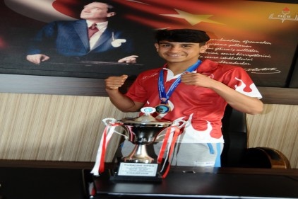 Liseli Seyit Battal&#8217;ın büyük başarısı