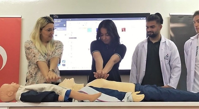 Lisesi öğrencilerine Temel Yaşam Desteği eğitimi verildi