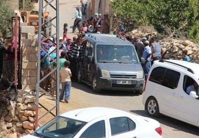 Liseye kayıta giderken araç çarptı