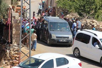 Liseye kayıta giderken araç çarptı