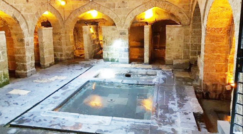 Livas ve kastel gibi tarihi su yapılarına ışık tutuluyor