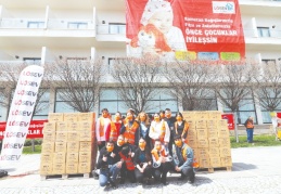 Lösemili çocuklara, koli yardımı yapılıyor