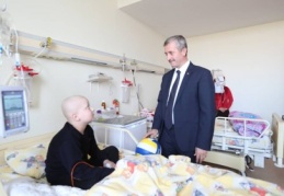 Lösemili çocuklara moral verdi