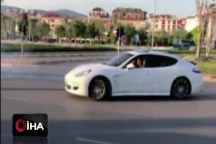 Lüks araçla drift yaptı diğer araçlara aldırış etmedi
