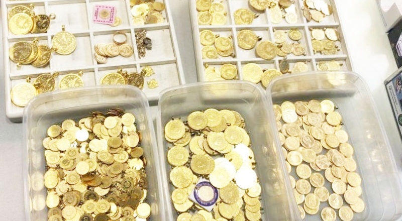 Lüks villalarda altının ayarı ile oynadılar