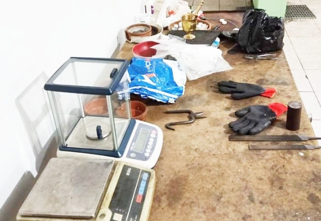 Lüks villalarda altının ayarı ile oynadılar