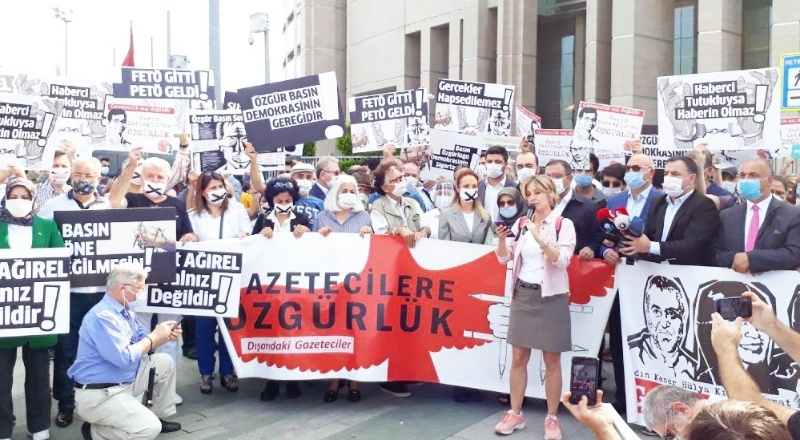 M4D Raporu: Türkiye'de her altı gazeteciden biri yargılanıyor