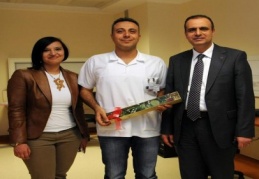 “Maaşımızı Suriyeli Hekimlerle Paylaşıyoruz”
