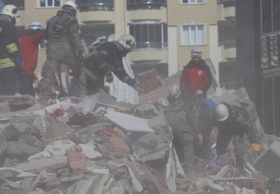 Maddi değeri olanların yanında manevi değeri olabilecek eşyalar da tek tek ayrılıyor