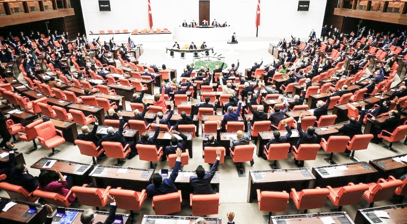 Maden şirketlerine imtiyaz sağlayan madde geri çekildi
