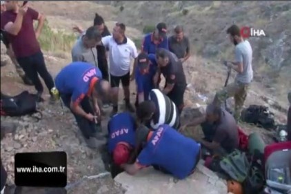 Mağarada mahsur kalan TV ekibi 6 saatlik çalışmayla kurtarıldı