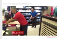 Mağazaya gelen elbise kolisinden yılan çıktı