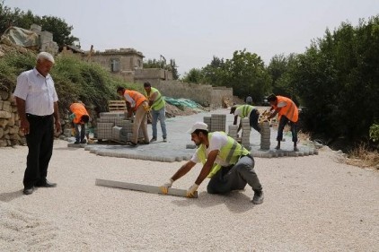 Mahalle olan köylere kilit taşı döşeniyor