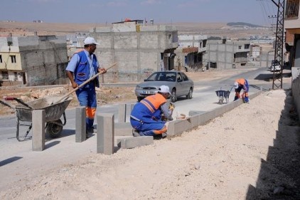 Mahalle sakinleri kilit taşı döşeme ve yol asfaltlama çalışmasından memnun