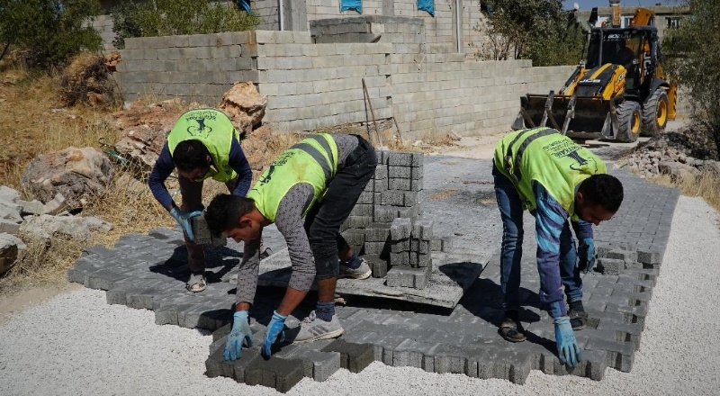 Mahalle sakinleri, tozlu ve çamurlu yollardan kurtulacak