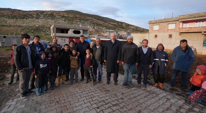 Mahalle sakinlerinin sorunlarını dinledi