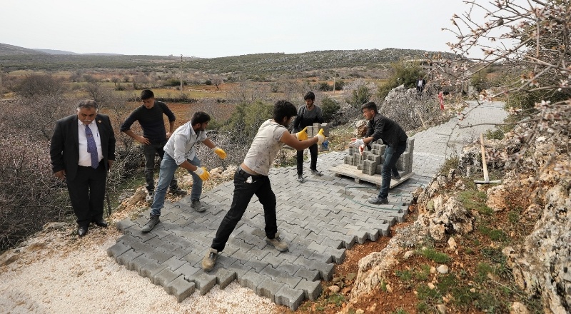 Mahallede kilit taşı olmayan yol kalmayacak
