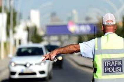 Makas atan sürücü bin 2 TL para cezası ödeyecek